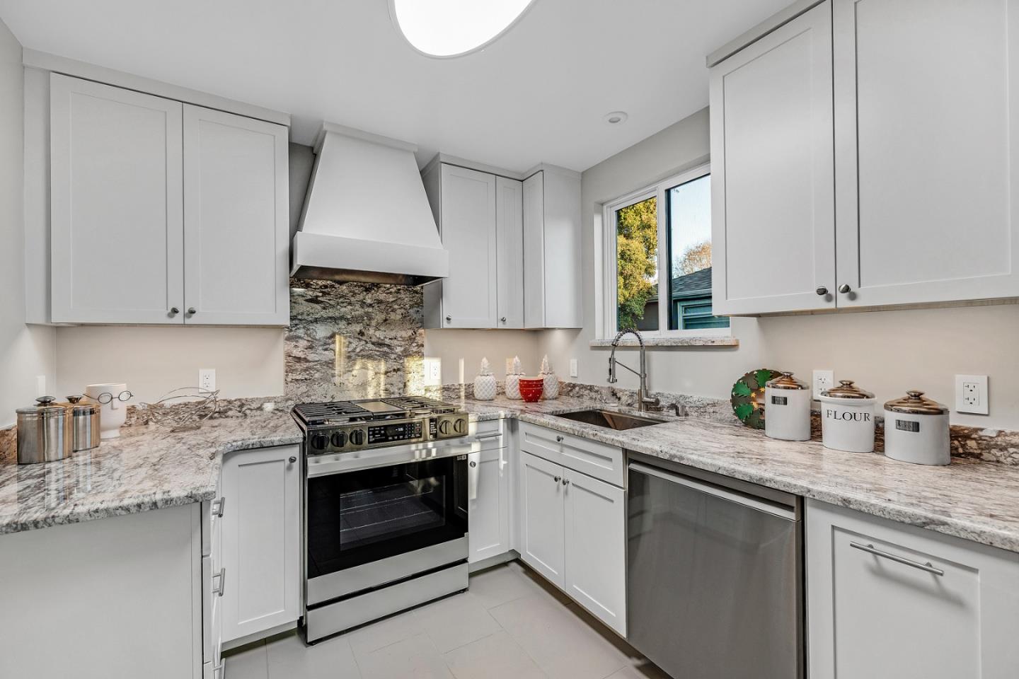 Detail Gallery Image 8 of 26 For 330 Cuardo Ave, Millbrae,  CA 94030 - 3 Beds | 1 Baths