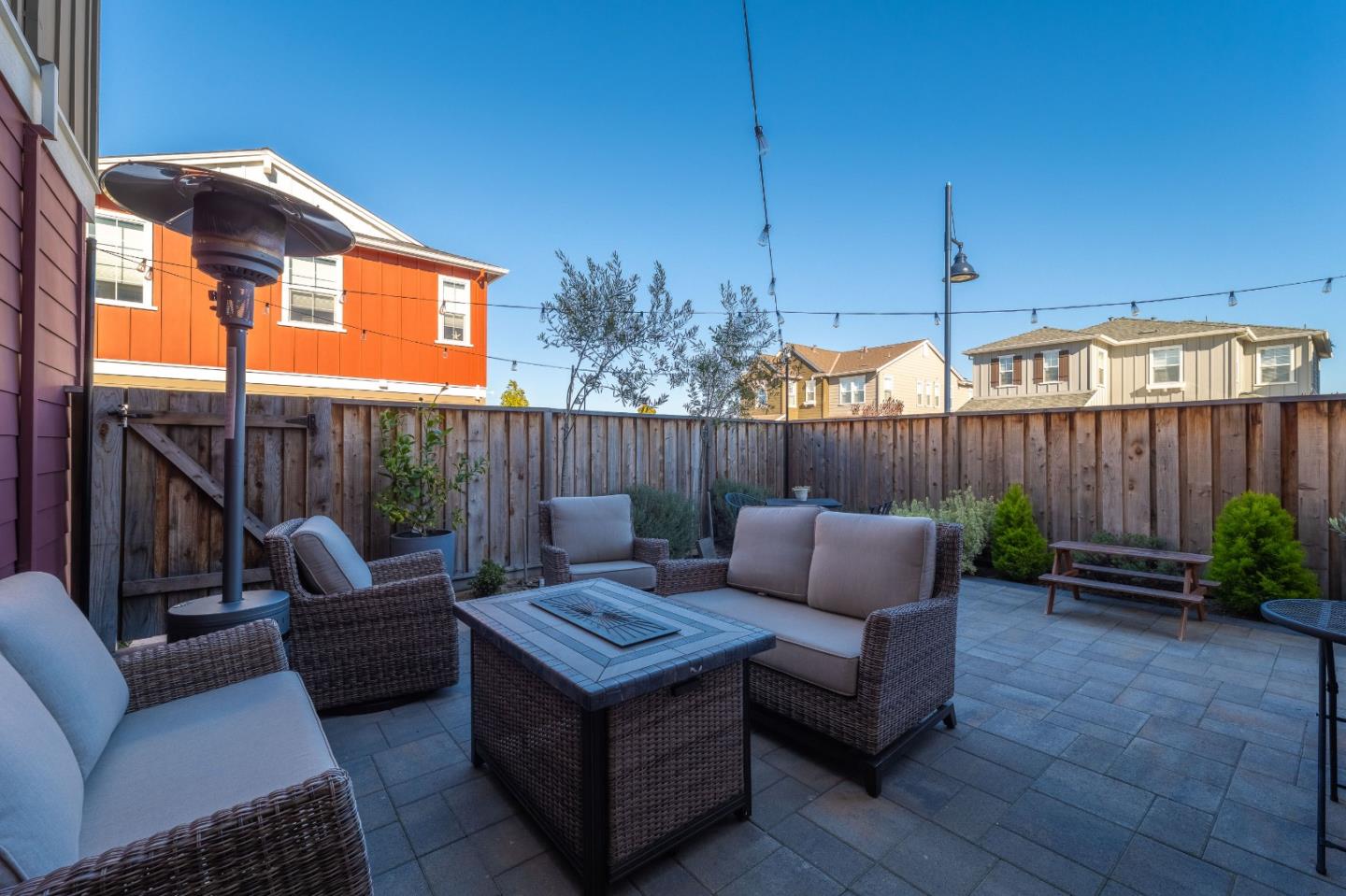 Detail Gallery Image 15 of 41 For 239 Bungalow Ct, Marina,  CA 93933 - 3 Beds | 2/1 Baths