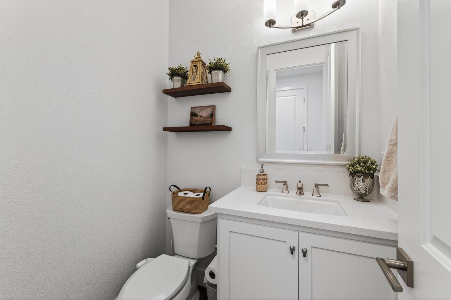 Detail Gallery Image 18 of 41 For 239 Bungalow Ct, Marina,  CA 93933 - 3 Beds | 2/1 Baths