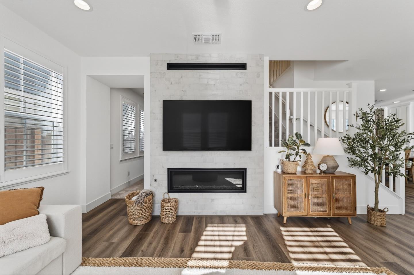 Detail Gallery Image 6 of 41 For 239 Bungalow Ct, Marina,  CA 93933 - 3 Beds | 2/1 Baths