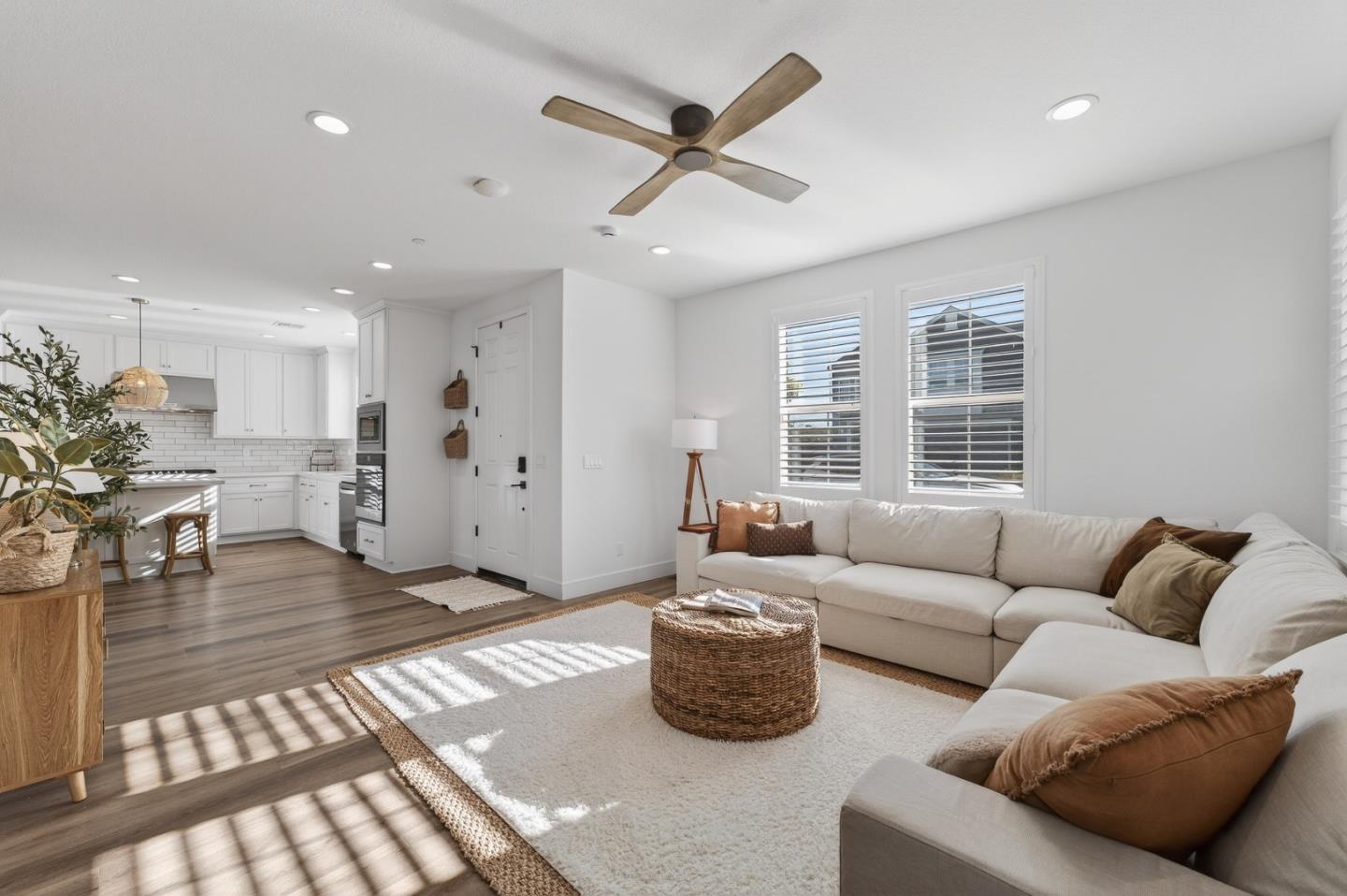 Detail Gallery Image 7 of 41 For 239 Bungalow Ct, Marina,  CA 93933 - 3 Beds | 2/1 Baths