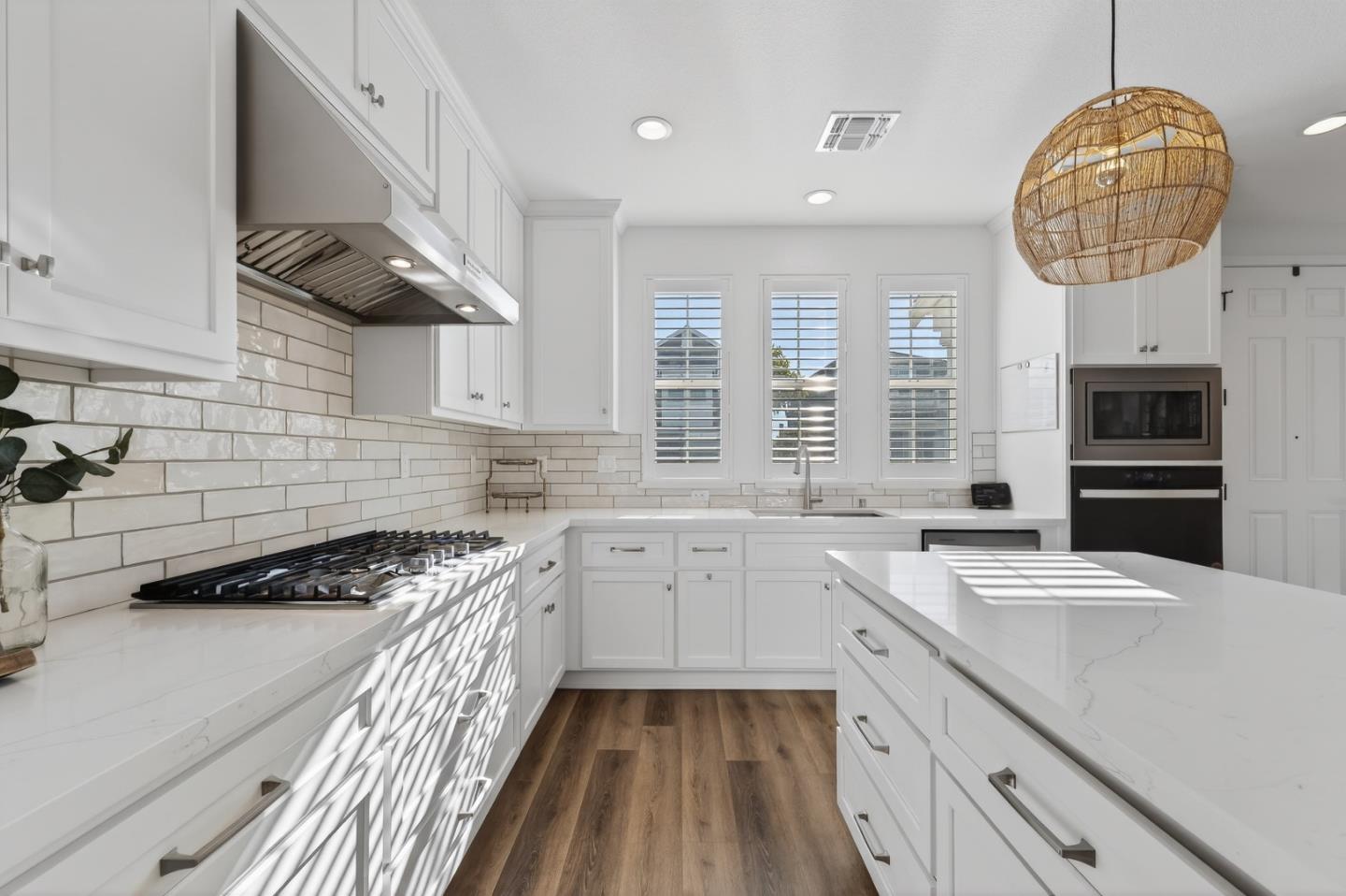 Detail Gallery Image 9 of 41 For 239 Bungalow Ct, Marina,  CA 93933 - 3 Beds | 2/1 Baths