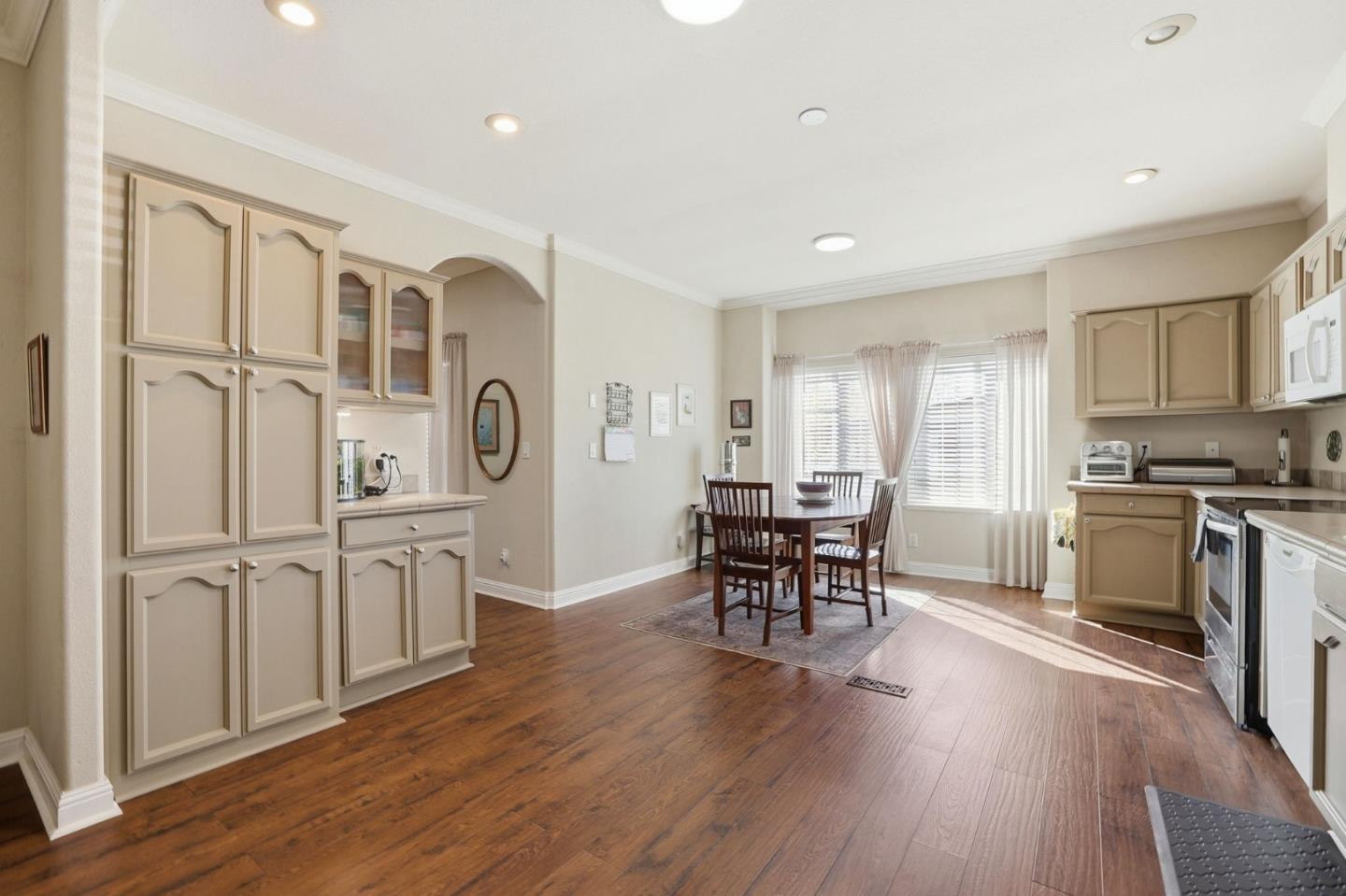 Detail Gallery Image 10 of 29 For 491 Mill Pond Dr #491,  San Jose,  CA 95125 - 3 Beds | 2 Baths