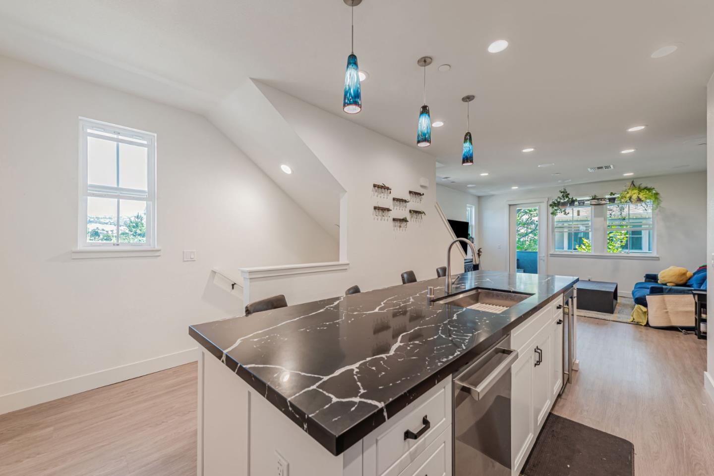 Detail Gallery Image 11 of 37 For 32 Seda Ln, Morgan Hill,  CA 95037 - 4 Beds | 3 Baths