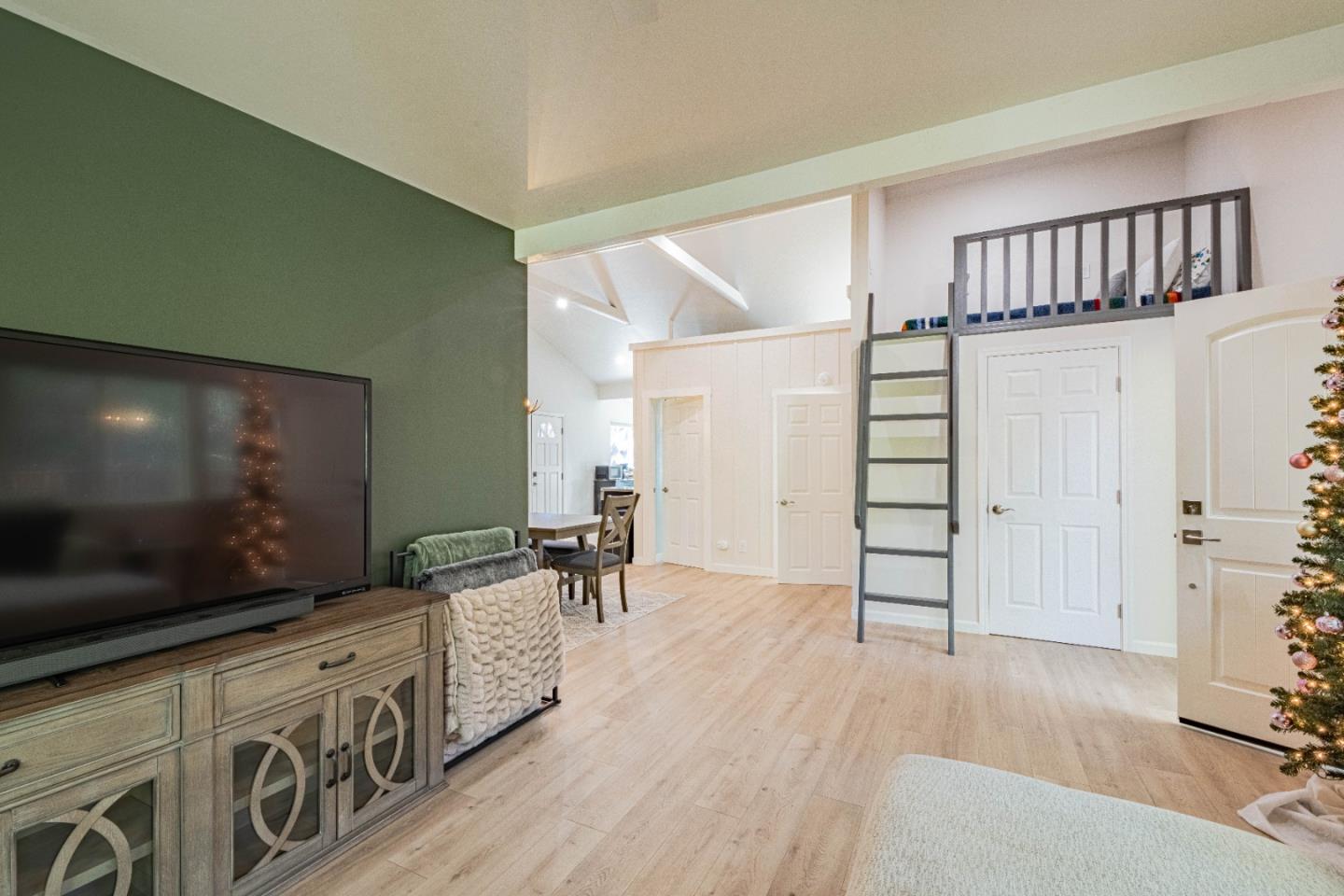 Detail Gallery Image 13 of 32 For 37060 Nason Rd, Carmel Valley,  CA 93924 - 2 Beds | 1 Baths