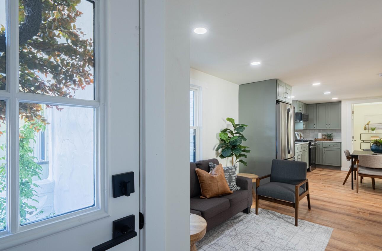 Detail Gallery Image 4 of 32 For 518 Cortes St, Monterey,  CA 93940 - 2 Beds | 1 Baths