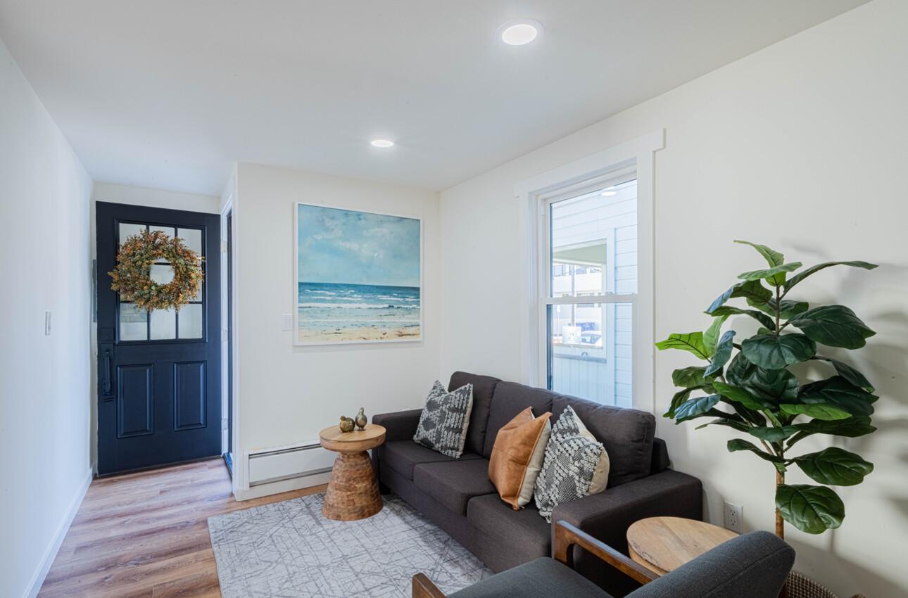 Detail Gallery Image 5 of 32 For 518 Cortes St, Monterey,  CA 93940 - 2 Beds | 1 Baths