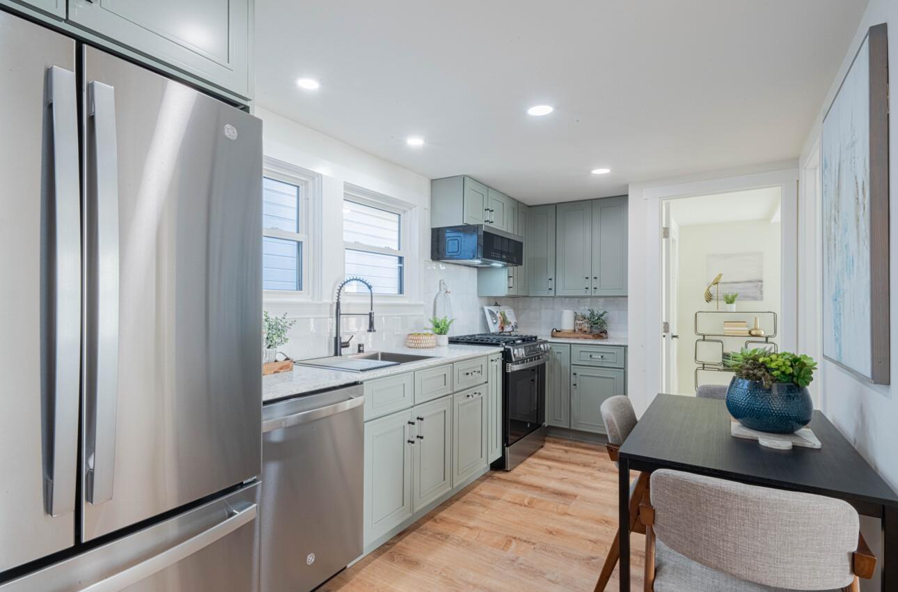 Detail Gallery Image 6 of 32 For 518 Cortes St, Monterey,  CA 93940 - 2 Beds | 1 Baths