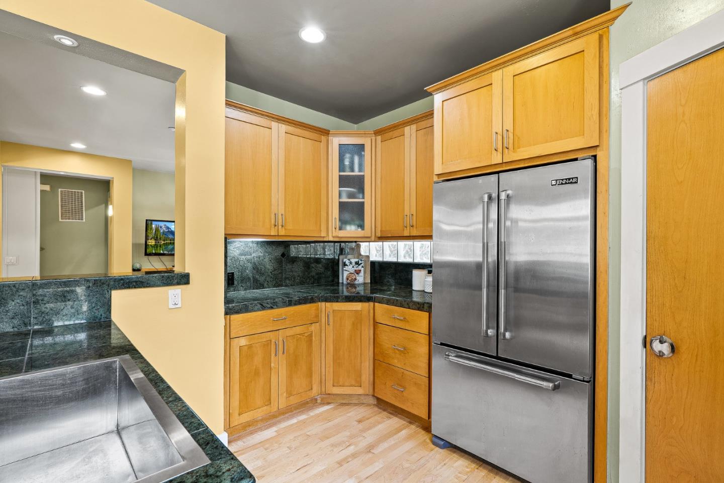 Detail Gallery Image 23 of 63 For 2106 Harborview Ct, Santa Cruz,  CA 95062 - 4 Beds | 2/1 Baths