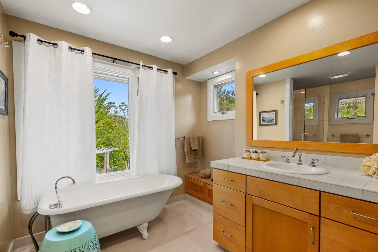 Detail Gallery Image 34 of 63 For 2106 Harborview Ct, Santa Cruz,  CA 95062 - 4 Beds | 2/1 Baths