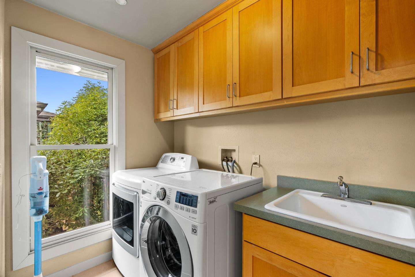 Detail Gallery Image 36 of 63 For 2106 Harborview Ct, Santa Cruz,  CA 95062 - 4 Beds | 2/1 Baths