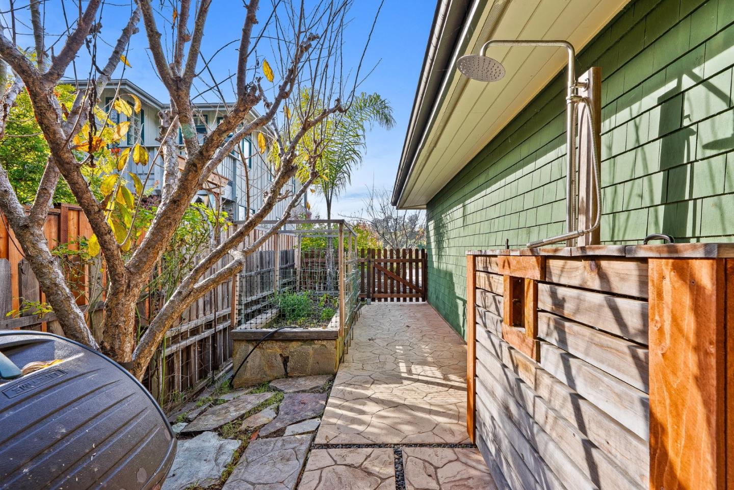 Detail Gallery Image 9 of 63 For 2106 Harborview Ct, Santa Cruz,  CA 95062 - 4 Beds | 2/1 Baths