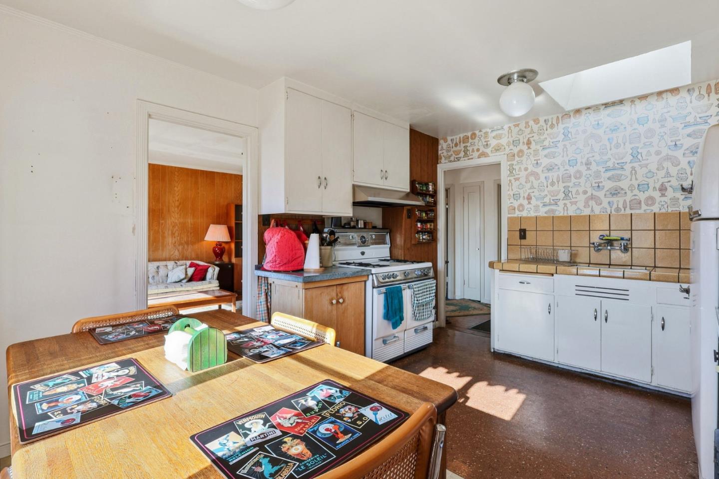 Detail Gallery Image 11 of 29 For 3838 Lawton St, San Francisco,  CA 94122 - 2 Beds | 1 Baths