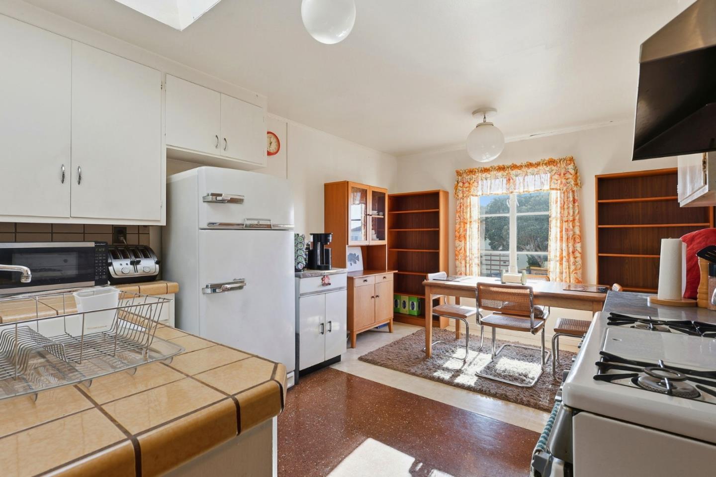 Detail Gallery Image 14 of 29 For 3838 Lawton St, San Francisco,  CA 94122 - 2 Beds | 1 Baths