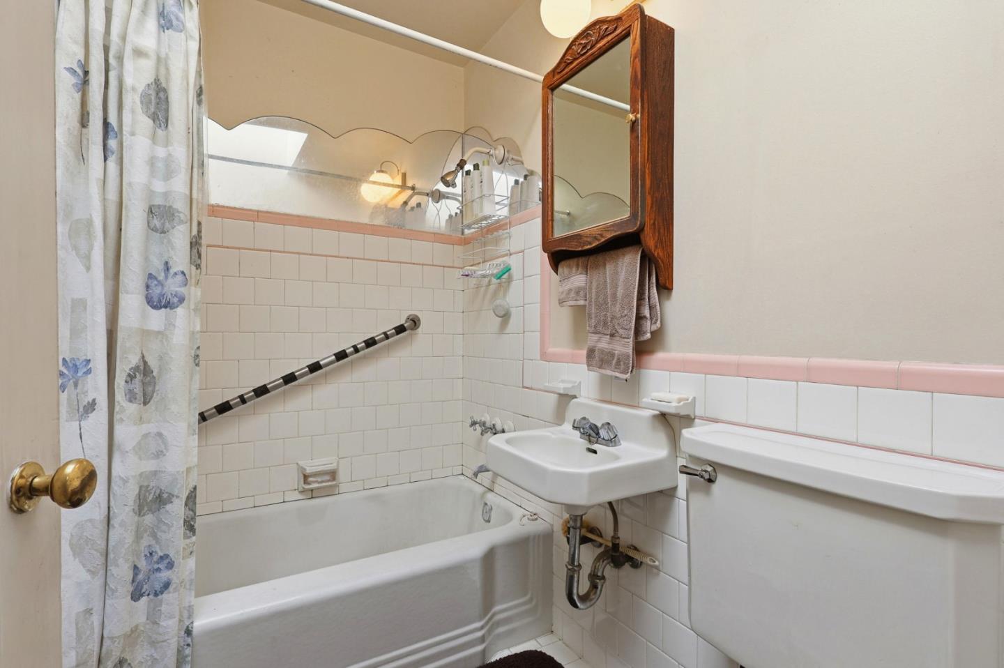 Detail Gallery Image 17 of 29 For 3838 Lawton St, San Francisco,  CA 94122 - 2 Beds | 1 Baths