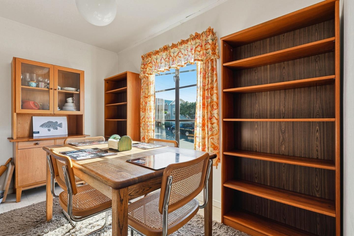 Detail Gallery Image 9 of 29 For 3838 Lawton St, San Francisco,  CA 94122 - 2 Beds | 1 Baths