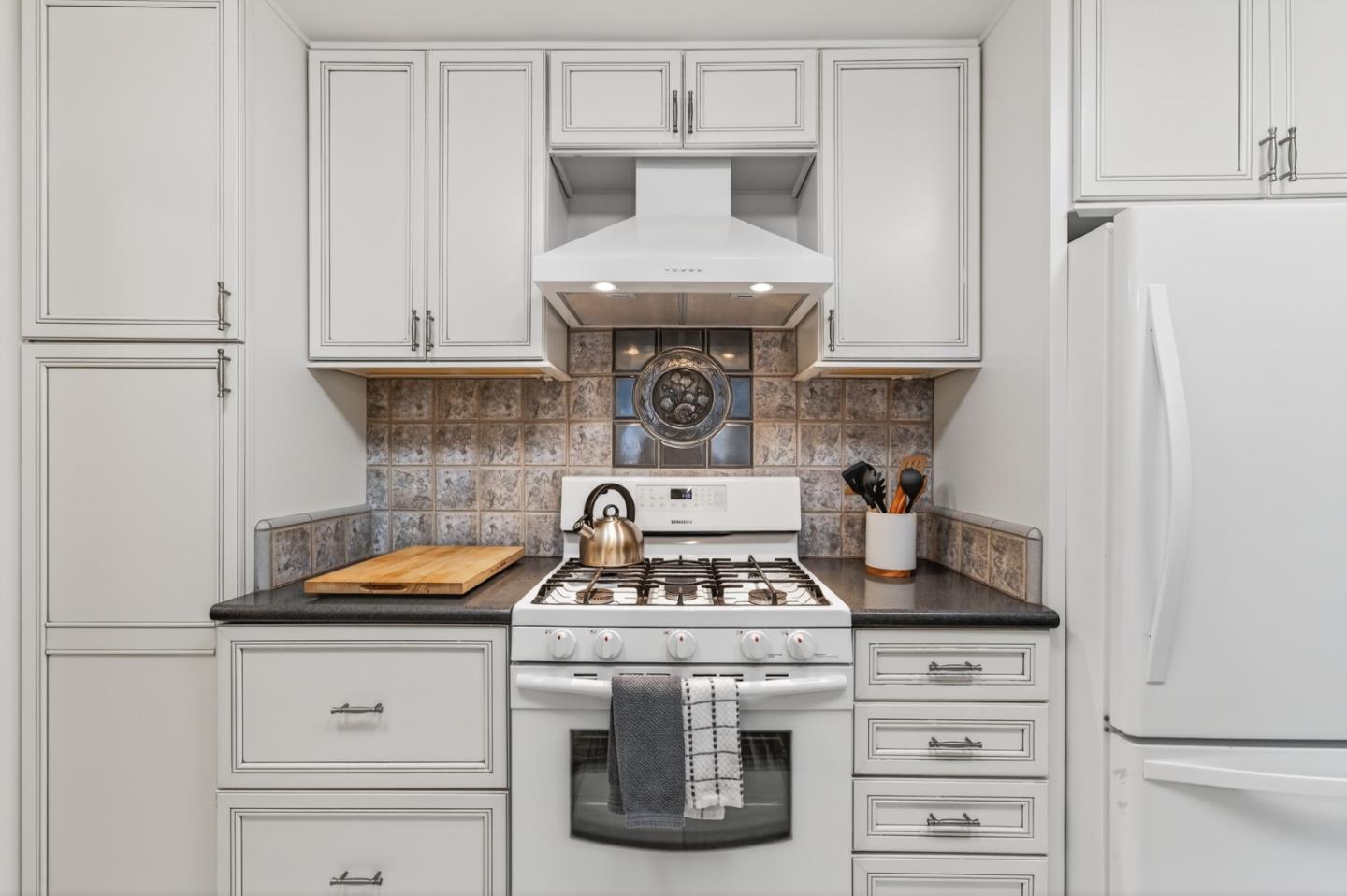 Detail Gallery Image 24 of 54 For 859 Balboa Ave, Pacific Grove,  CA 93950 - 3 Beds | 2 Baths