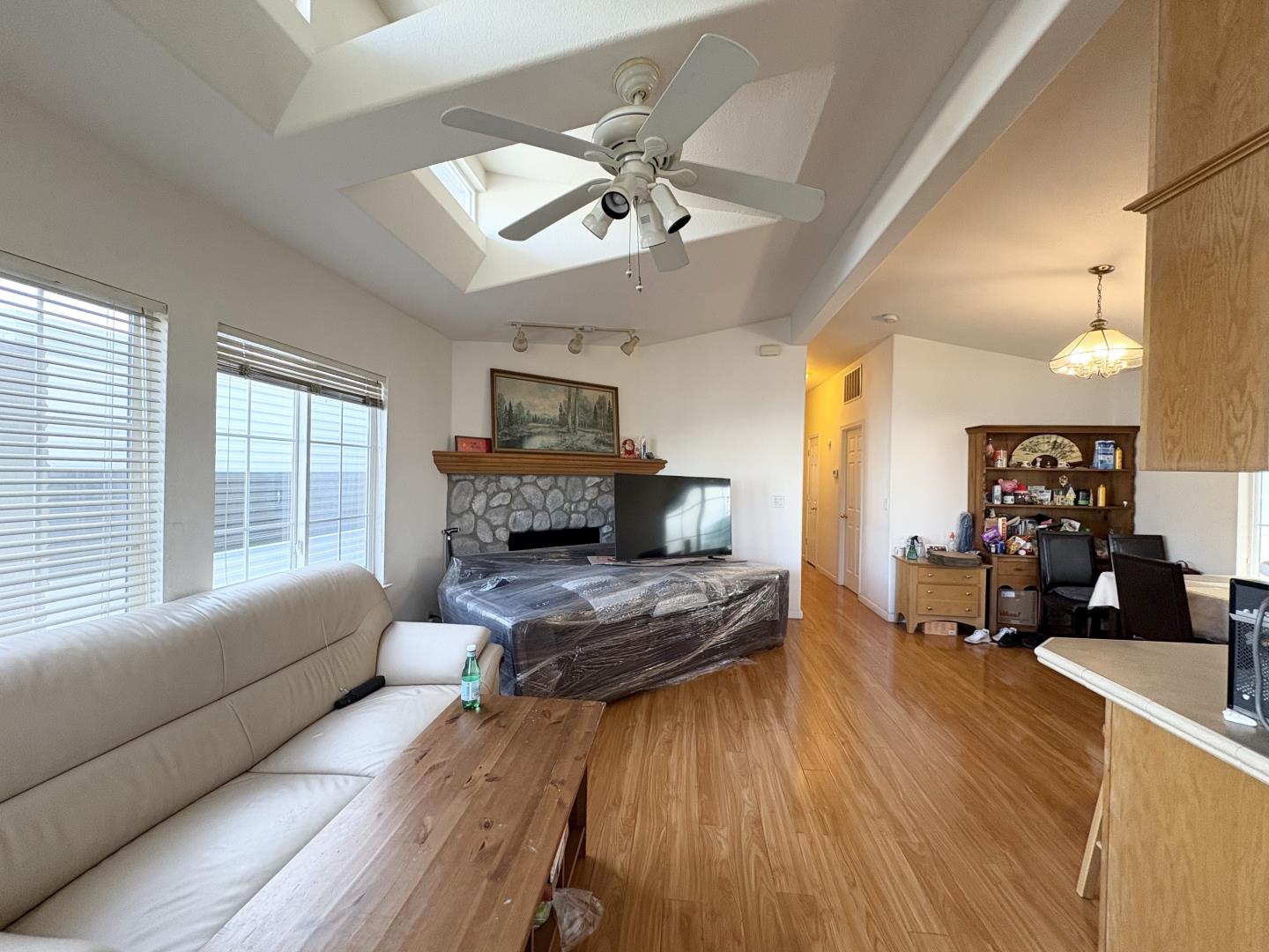 Detail Gallery Image 3 of 17 For 60 Wilson Way #43,  Milpitas,  CA 95035 - 2 Beds | 2 Baths