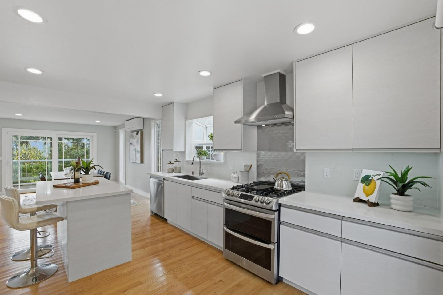 Detail Gallery Image 20 of 59 For 2109 Cipriani Blvd, Belmont,  CA 94002 - 4 Beds | 3/1 Baths