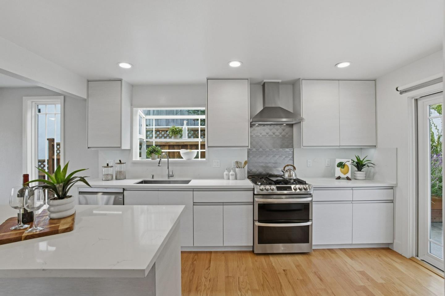 Detail Gallery Image 21 of 59 For 2109 Cipriani Blvd, Belmont,  CA 94002 - 4 Beds | 3/1 Baths