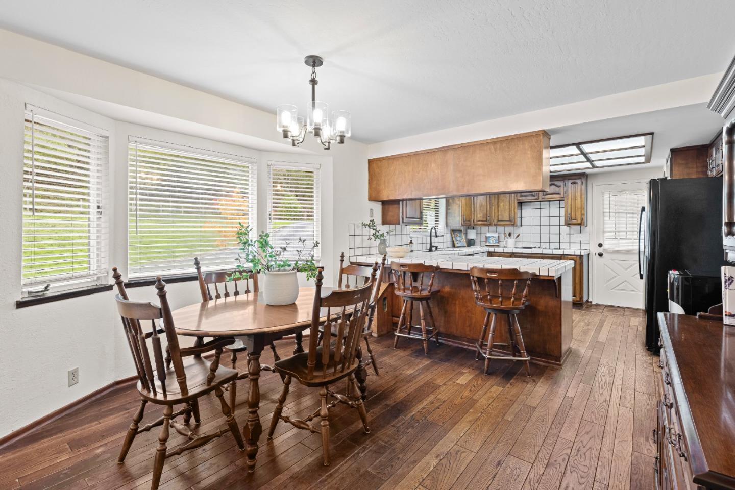 Detail Gallery Image 10 of 63 For 11900 Old Coach Rd, Gilroy,  CA 95020 - 4 Beds | 2/1 Baths