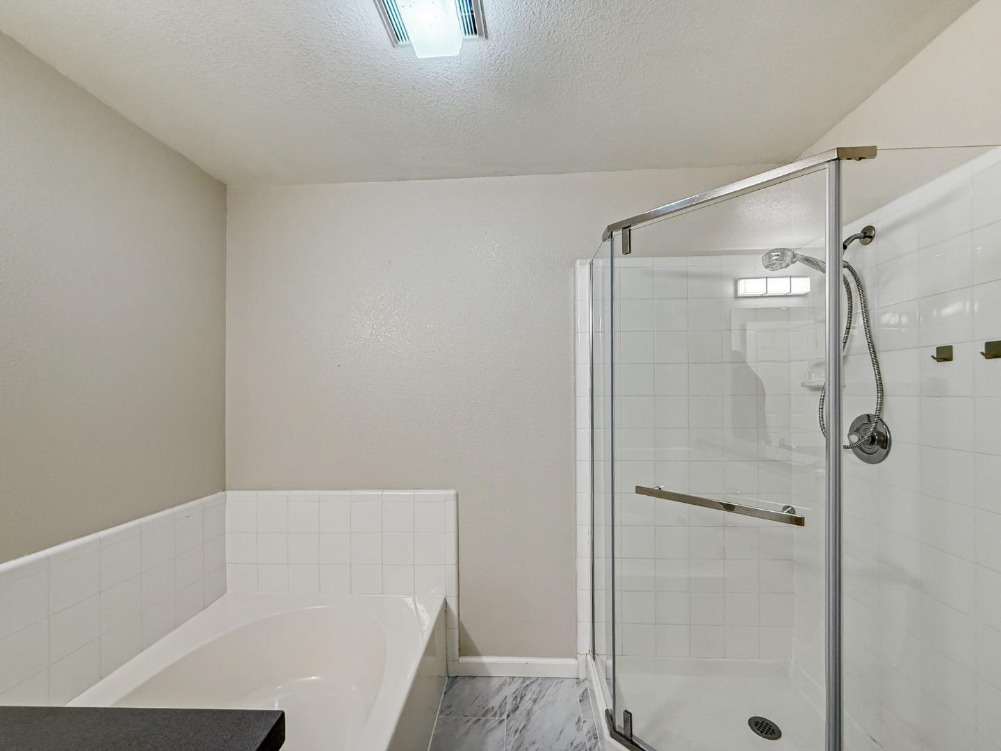 Detail Gallery Image 13 of 25 For 21239 Gary Dr #110,  Castro Valley,  CA 94546 - 2 Beds | 2 Baths