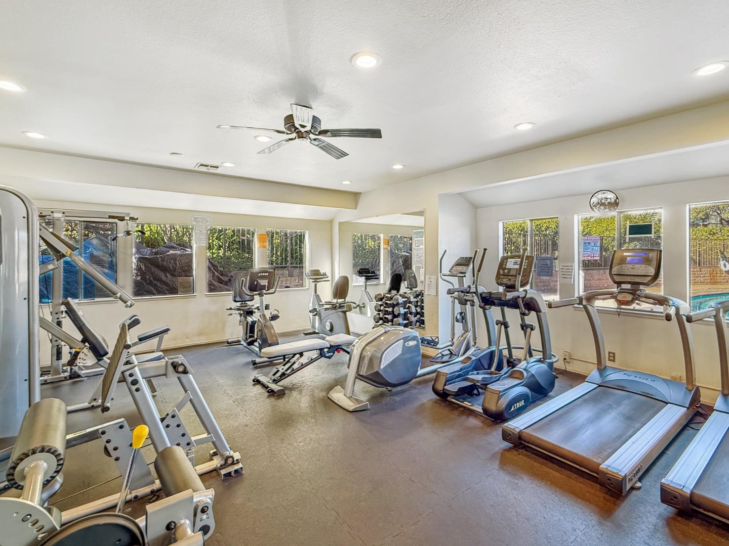 Detail Gallery Image 18 of 25 For 21239 Gary Dr #110,  Castro Valley,  CA 94546 - 2 Beds | 2 Baths