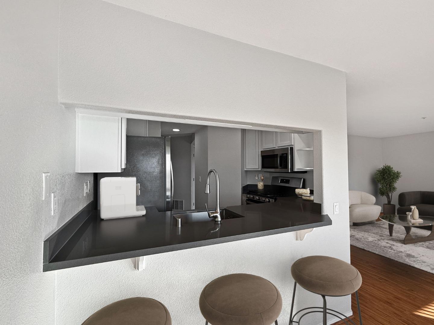 Detail Gallery Image 5 of 25 For 21239 Gary Dr #110,  Castro Valley,  CA 94546 - 2 Beds | 2 Baths