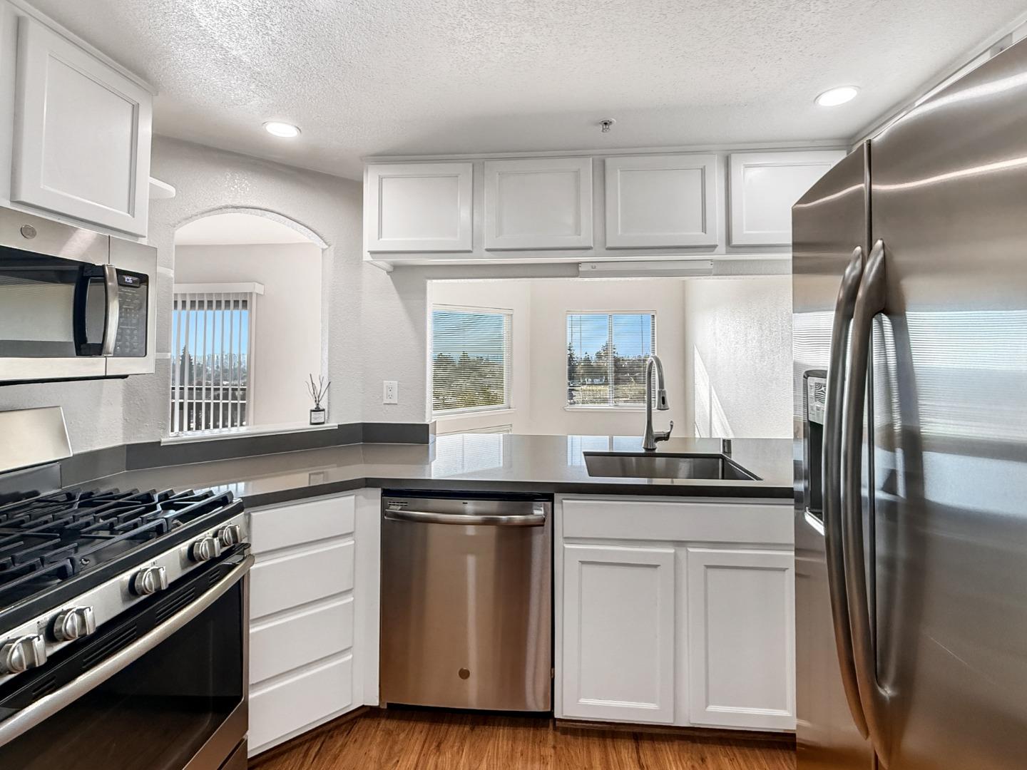 Detail Gallery Image 6 of 25 For 21239 Gary Dr #110,  Castro Valley,  CA 94546 - 2 Beds | 2 Baths