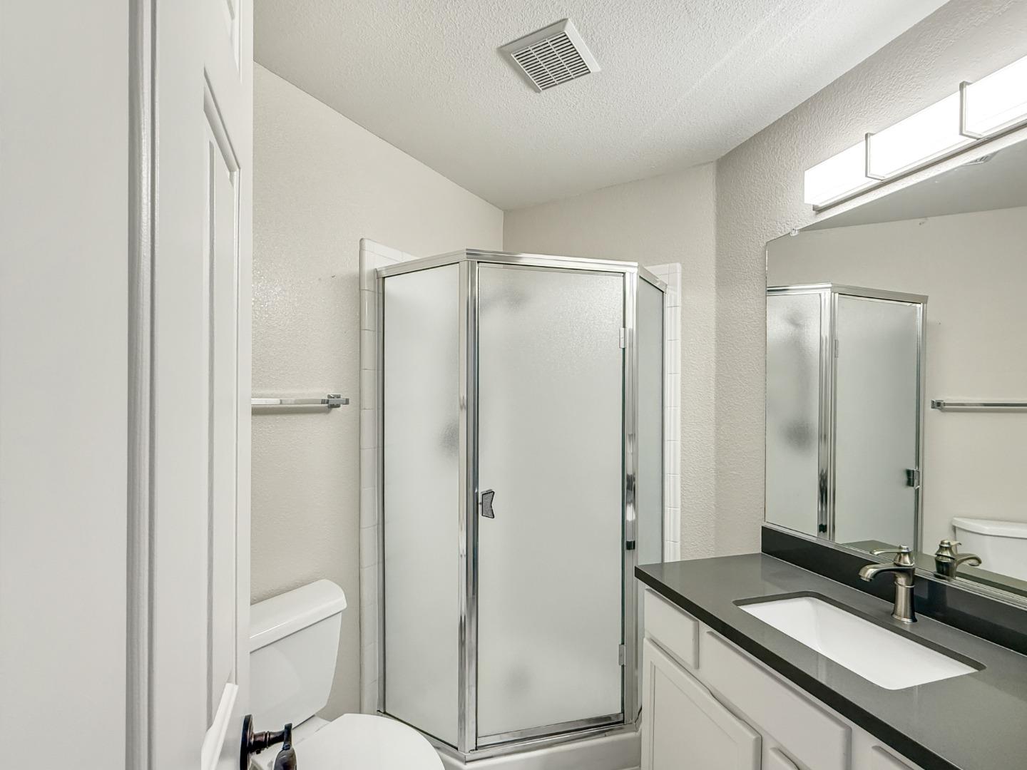 Detail Gallery Image 9 of 25 For 21239 Gary Dr #110,  Castro Valley,  CA 94546 - 2 Beds | 2 Baths