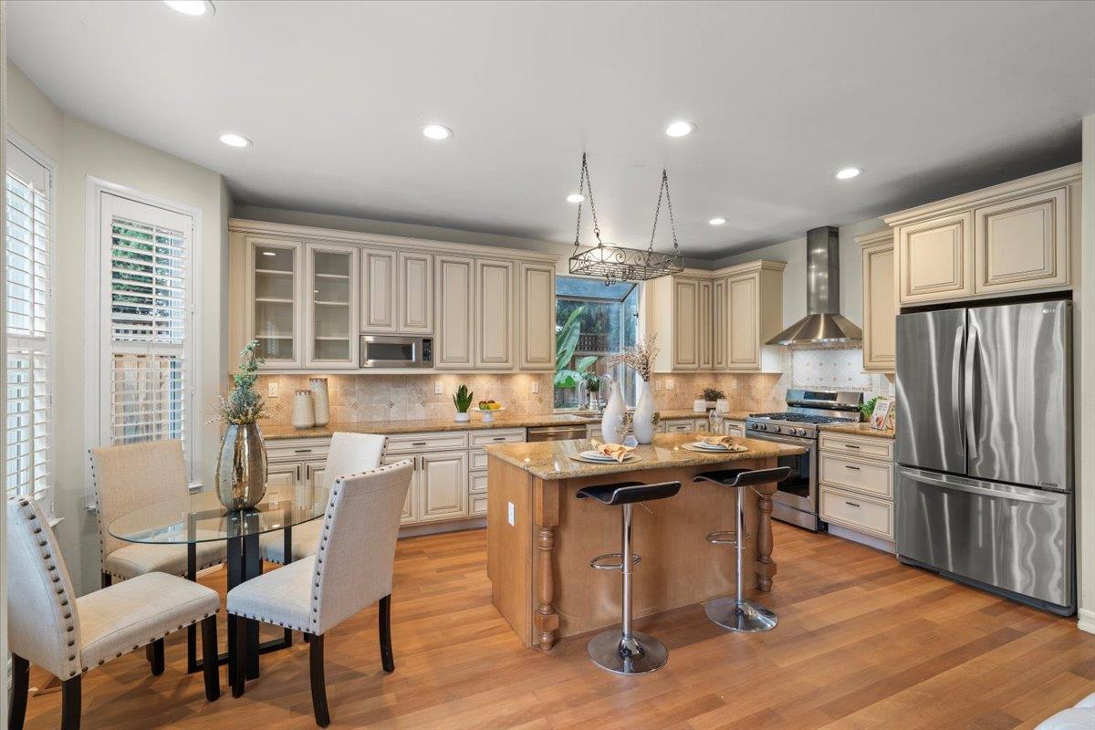 Detail Gallery Image 11 of 27 For 1436 Sandringham Way, San Jose,  CA 95126 - 4 Beds | 3 Baths