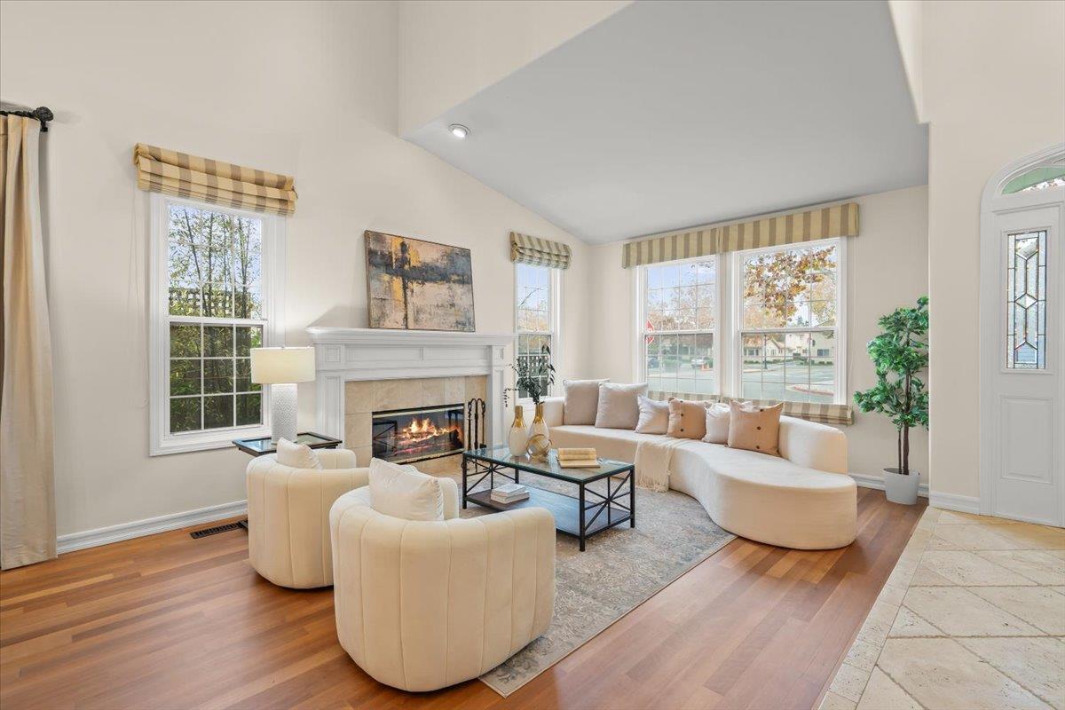 Detail Gallery Image 4 of 27 For 1436 Sandringham Way, San Jose,  CA 95126 - 4 Beds | 3 Baths