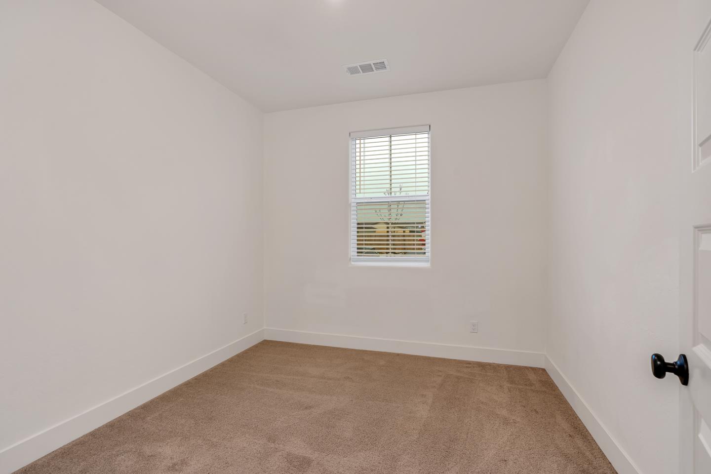 Detail Gallery Image 15 of 39 For 396 Broadstone Ct, Los Banos,  CA 93635 - 4 Beds | 2 Baths