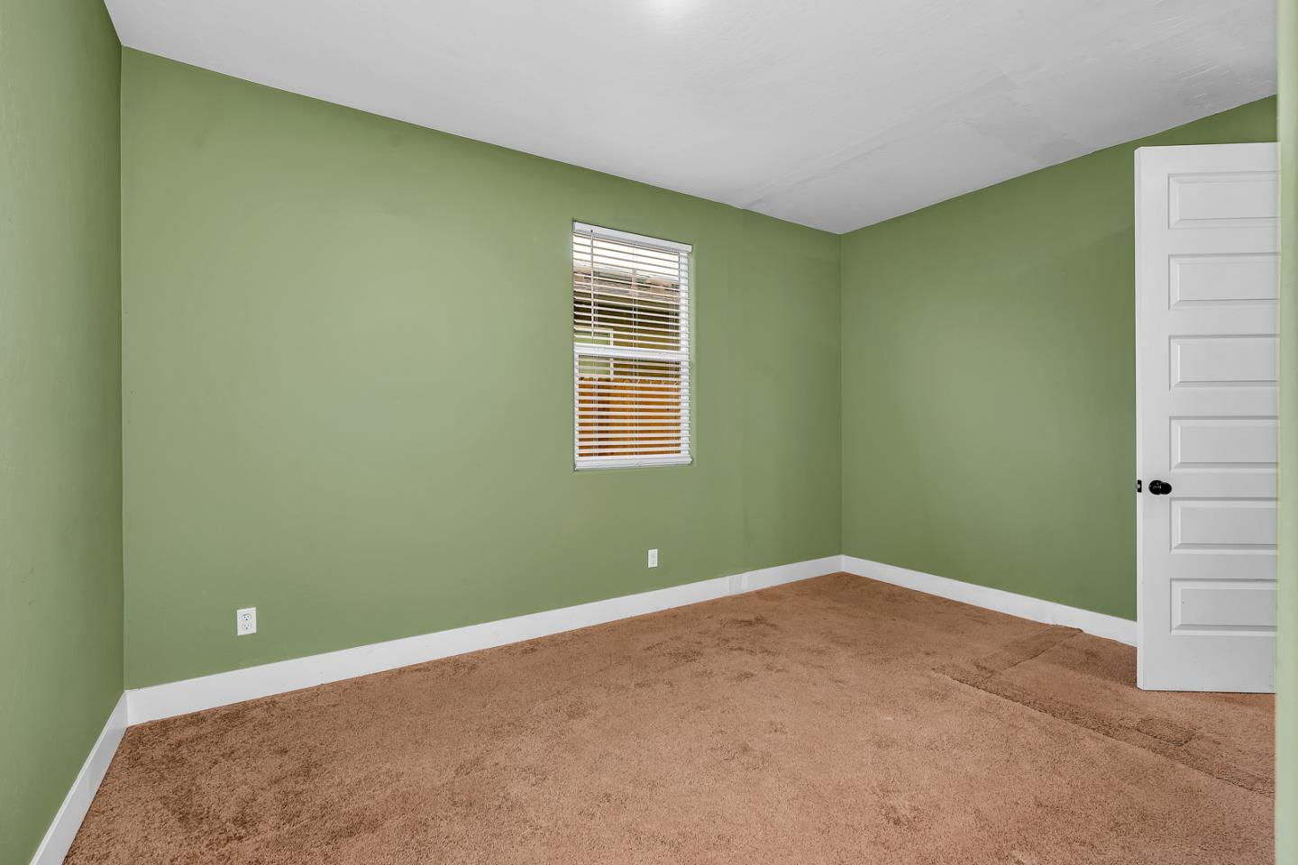 Detail Gallery Image 17 of 39 For 396 Broadstone Ct, Los Banos,  CA 93635 - 4 Beds | 2 Baths