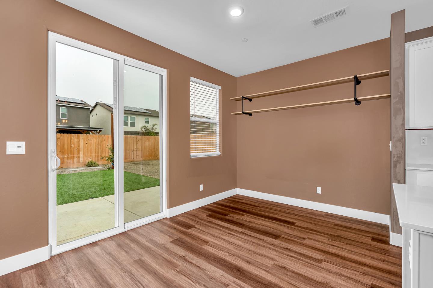 Detail Gallery Image 25 of 39 For 396 Broadstone Ct, Los Banos,  CA 93635 - 4 Beds | 2 Baths