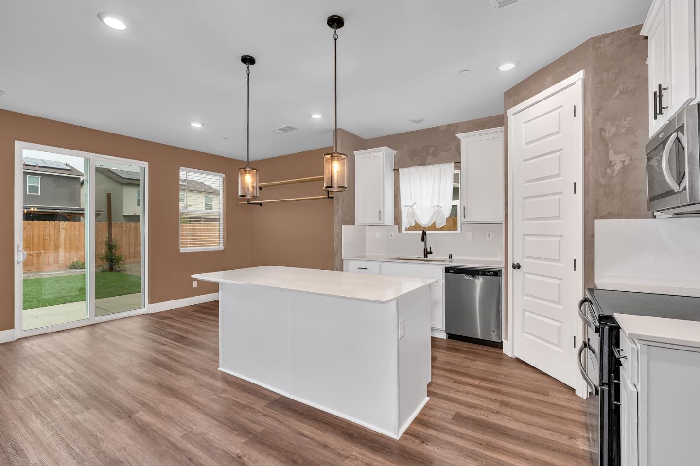 Detail Gallery Image 28 of 39 For 396 Broadstone Ct, Los Banos,  CA 93635 - 4 Beds | 2 Baths