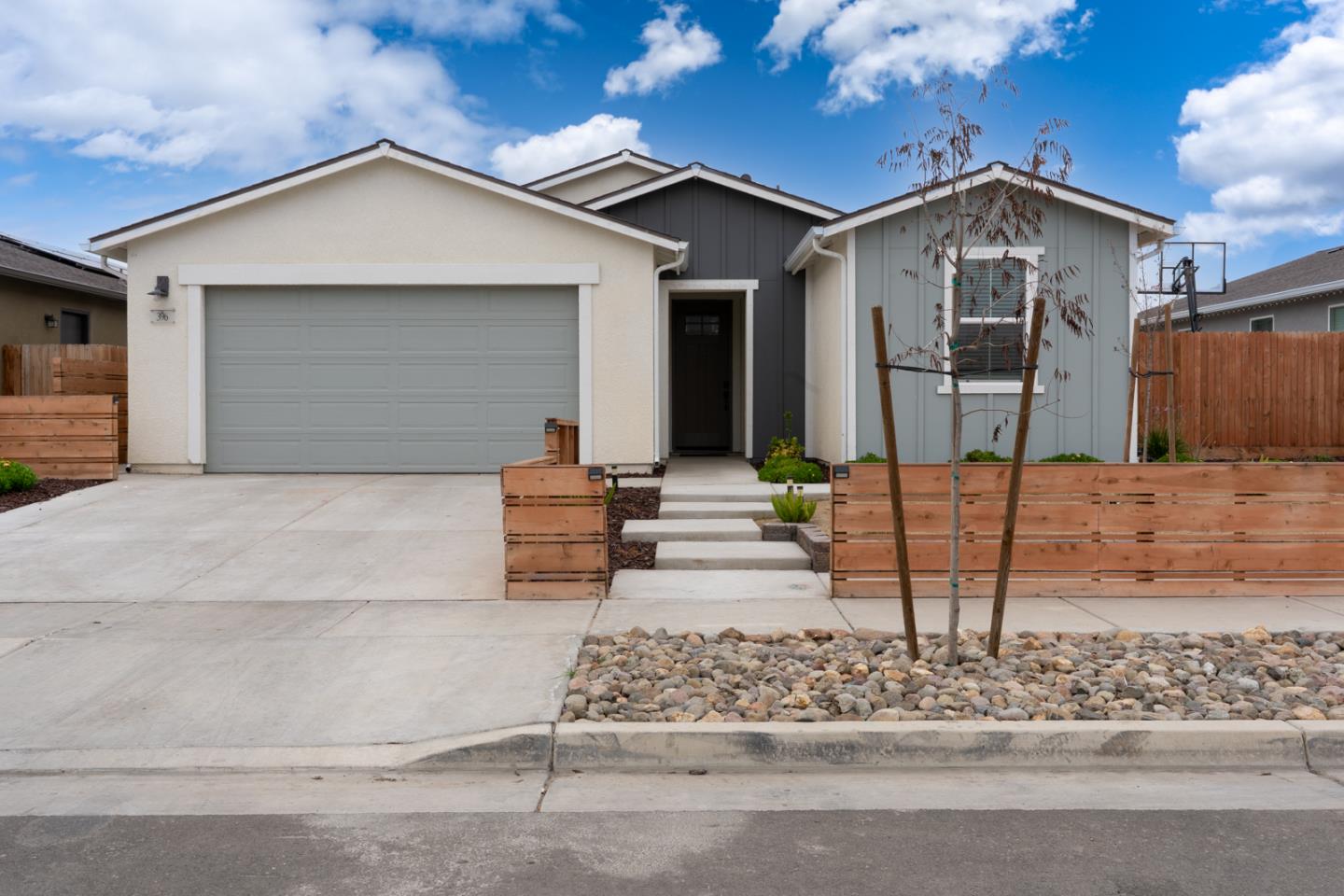 Detail Gallery Image 3 of 39 For 396 Broadstone Ct, Los Banos,  CA 93635 - 4 Beds | 2 Baths