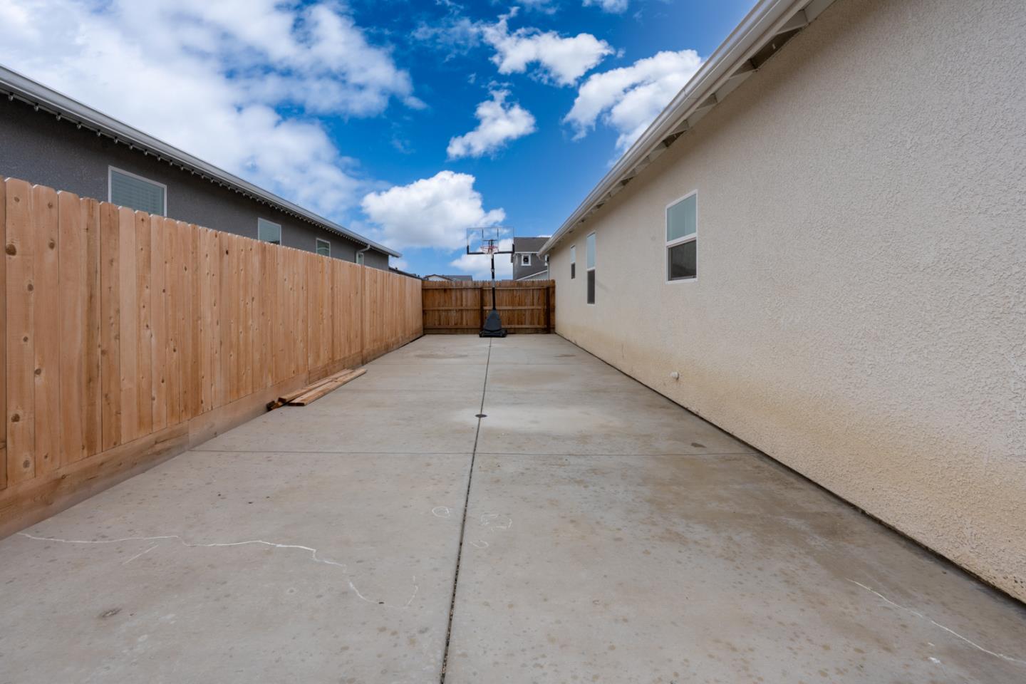 Detail Gallery Image 35 of 39 For 396 Broadstone Ct, Los Banos,  CA 93635 - 4 Beds | 2 Baths