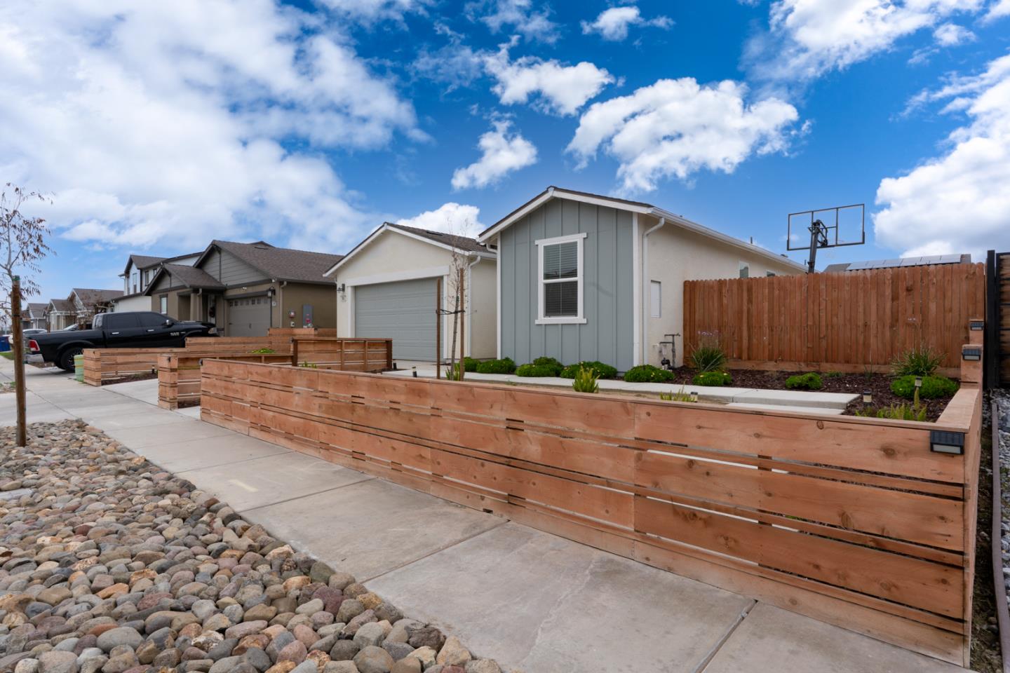 Detail Gallery Image 5 of 39 For 396 Broadstone Ct, Los Banos,  CA 93635 - 4 Beds | 2 Baths