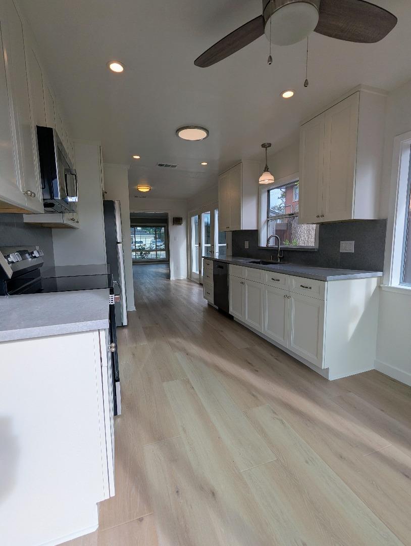 Detail Gallery Image 10 of 27 For 41 Inner Cir, Redwood City,  CA 94062 - 3 Beds | 2 Baths