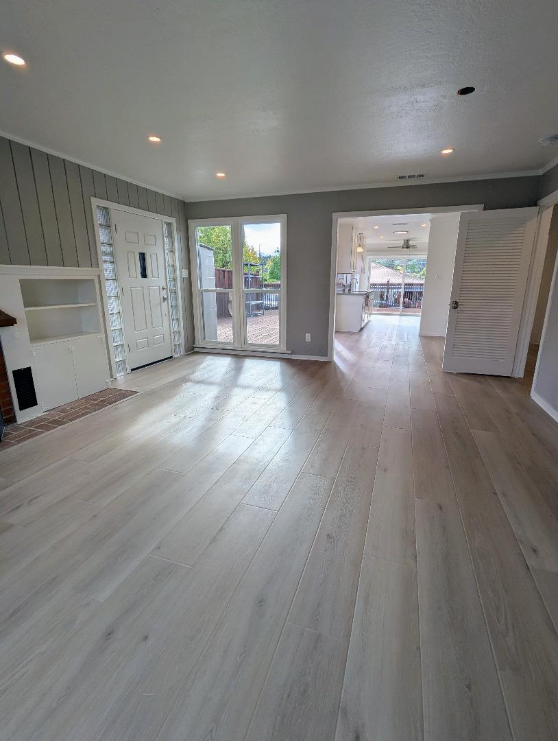 Detail Gallery Image 9 of 27 For 41 Inner Cir, Redwood City,  CA 94062 - 3 Beds | 2 Baths