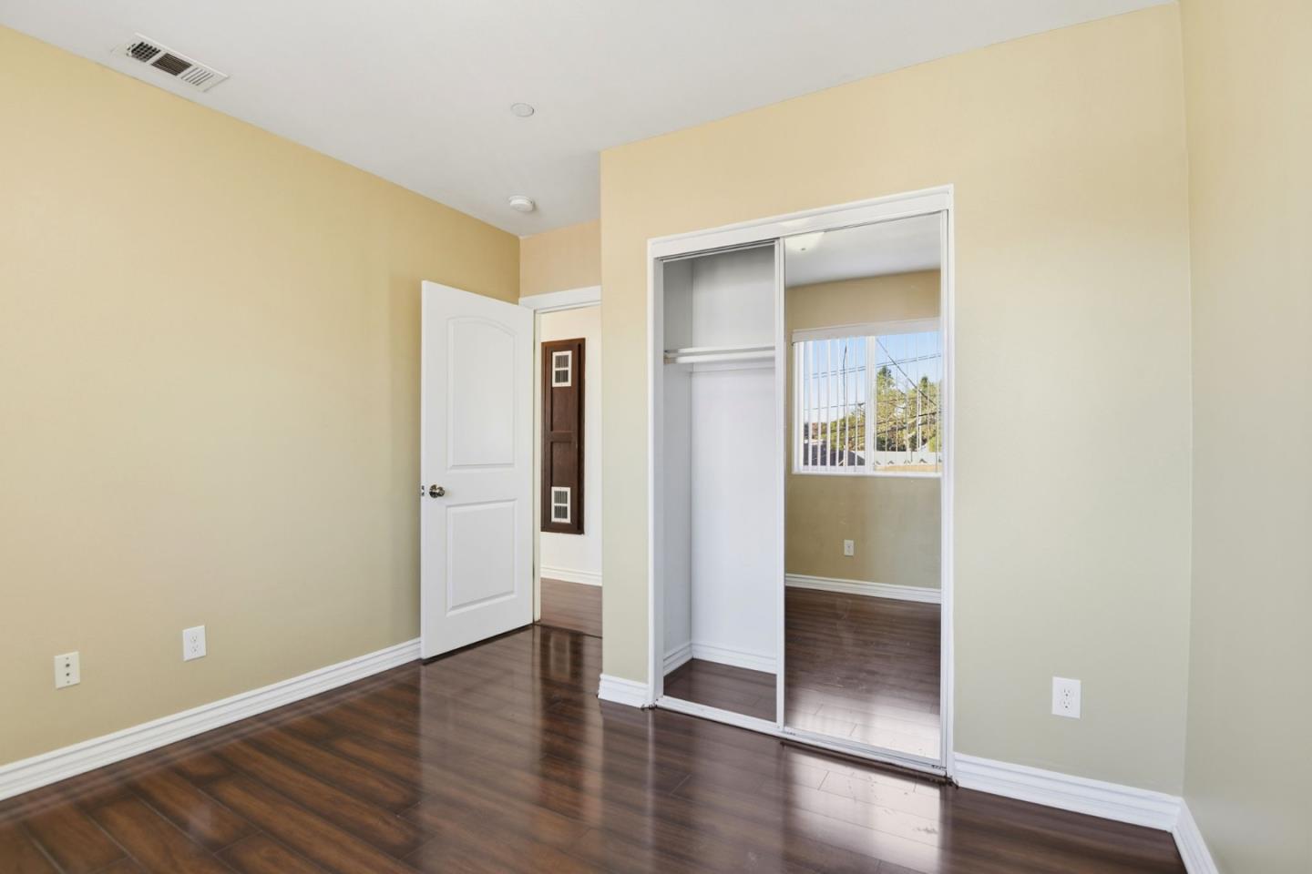 Detail Gallery Image 10 of 25 For 1614 W 39th Pl, Los Angeles,  CA 90062 - 4 Beds | 3 Baths