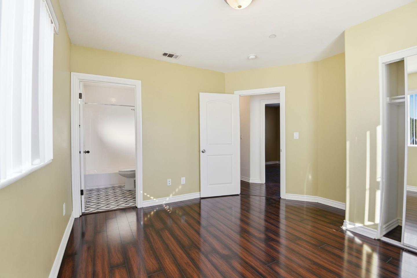 Detail Gallery Image 12 of 25 For 1614 W 39th Pl, Los Angeles,  CA 90062 - 4 Beds | 3 Baths