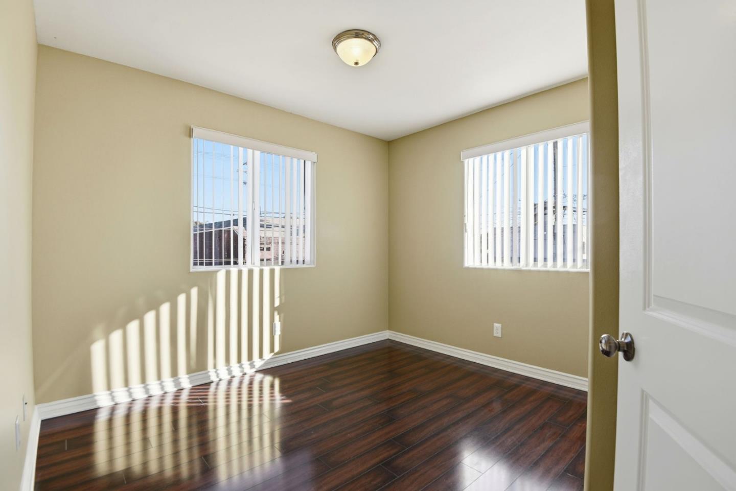 Detail Gallery Image 13 of 25 For 1614 W 39th Pl, Los Angeles,  CA 90062 - 4 Beds | 3 Baths