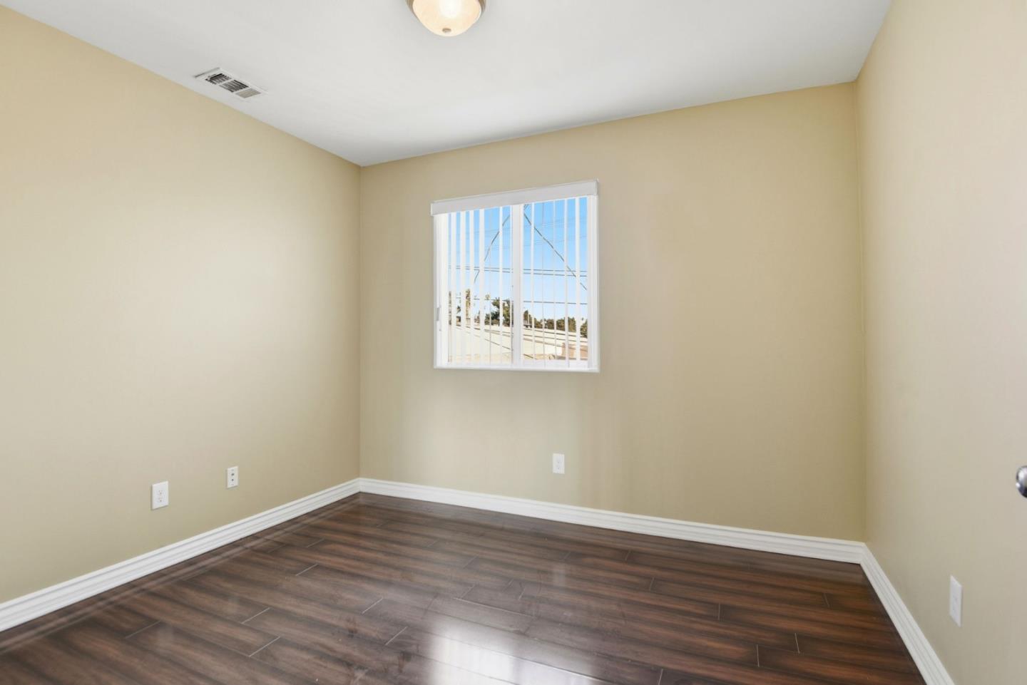 Detail Gallery Image 15 of 25 For 1614 W 39th Pl, Los Angeles,  CA 90062 - 4 Beds | 3 Baths