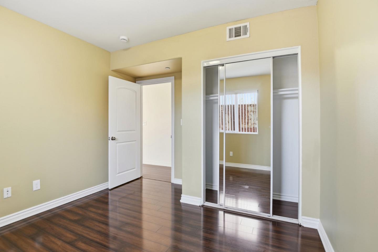 Detail Gallery Image 8 of 25 For 1614 W 39th Pl, Los Angeles,  CA 90062 - 4 Beds | 3 Baths