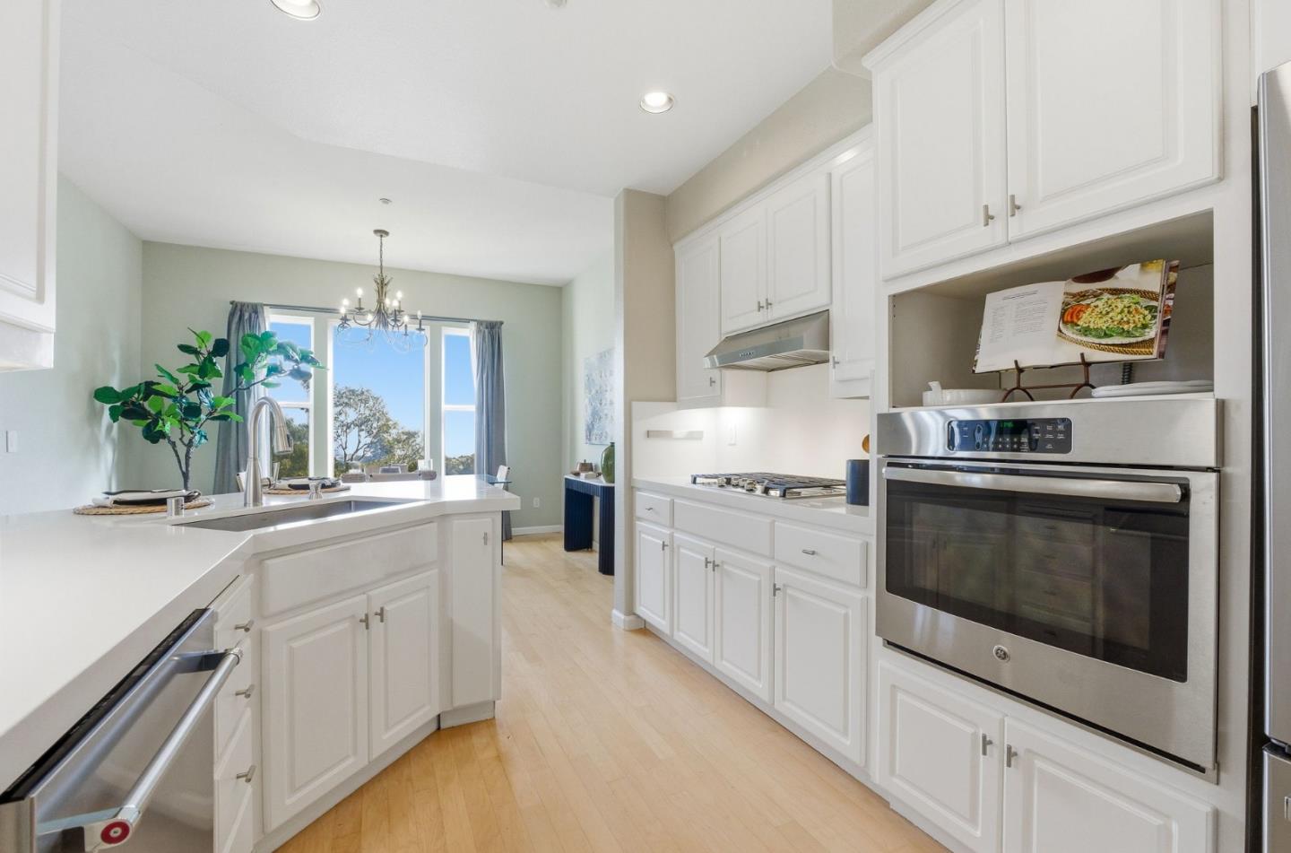 Detail Gallery Image 17 of 35 For 134 Cliff Swallow Ct, Brisbane,  CA 94005 - 2 Beds | 2 Baths