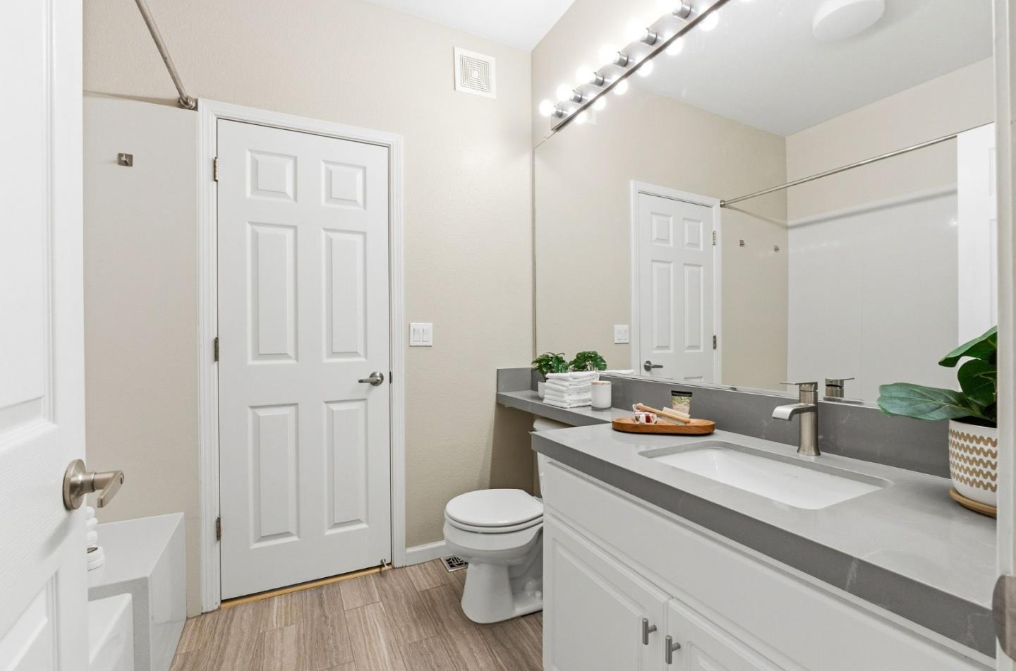 Detail Gallery Image 28 of 35 For 134 Cliff Swallow Ct, Brisbane,  CA 94005 - 2 Beds | 2 Baths