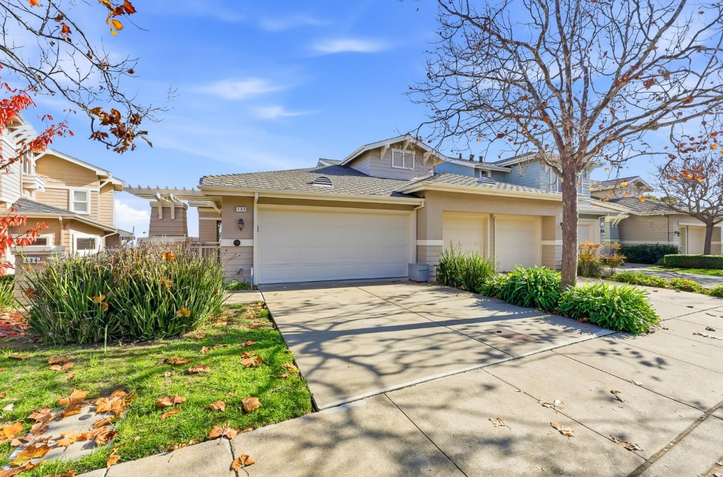 Detail Gallery Image 3 of 35 For 134 Cliff Swallow Ct, Brisbane,  CA 94005 - 2 Beds | 2 Baths