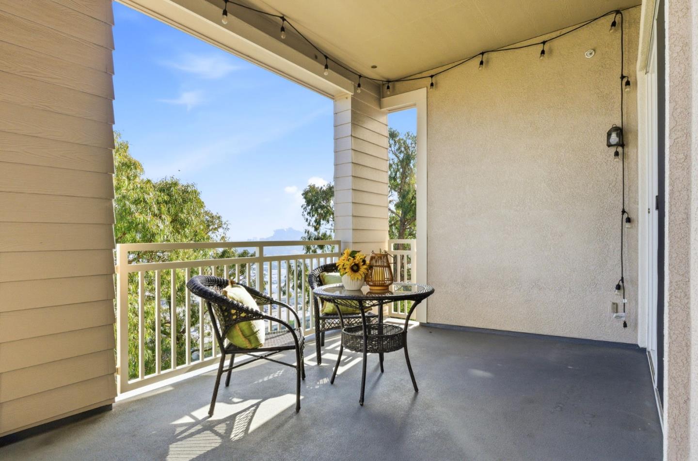 Detail Gallery Image 9 of 35 For 134 Cliff Swallow Ct, Brisbane,  CA 94005 - 2 Beds | 2 Baths